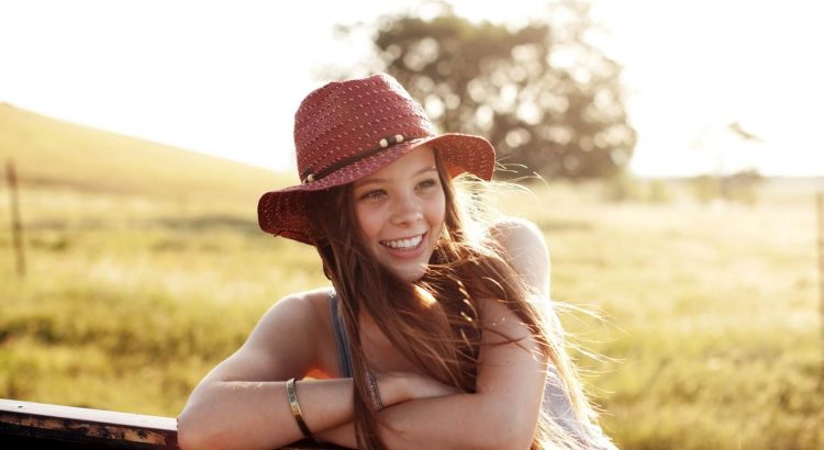 girl in hat